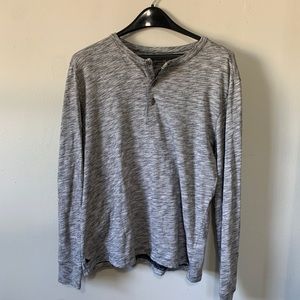 Men’s UnTuckit long sleeve pullover